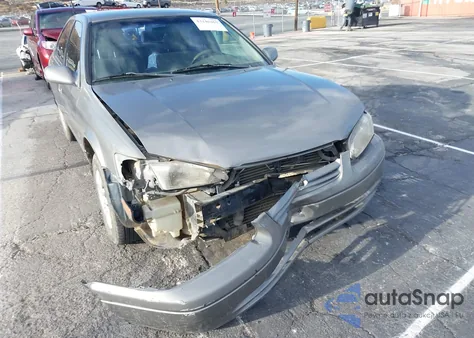 1997 Toyota Camry Le z USA, uszkodzony, nr VIN 4T1BG22K7VU096803